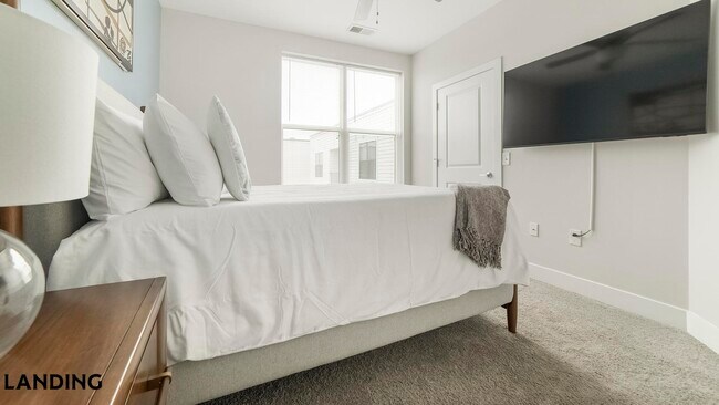 Photo - 1494 N High St Unidad 529