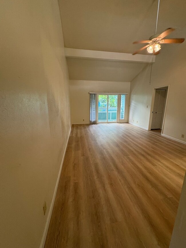 Photo - $3,000 / 2-BR / 2-BATH Townhouse with 1 parking Stall - HOKULANI IN KAILUA, 900 sq ft. Unit P203