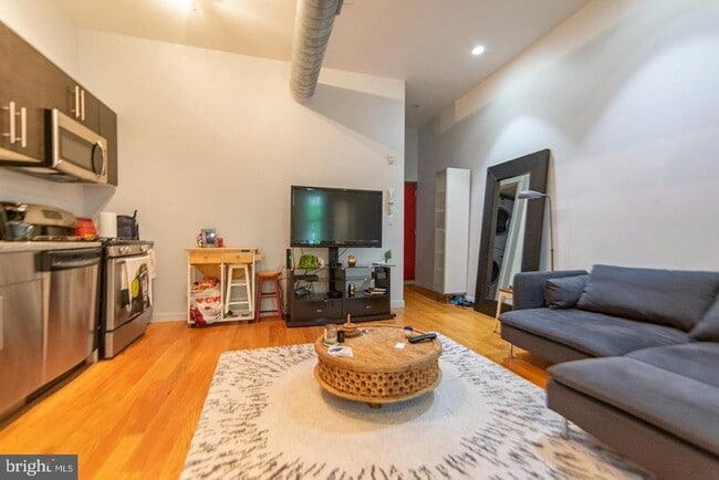 Building Photo - 1320 Pine St Unit 2F