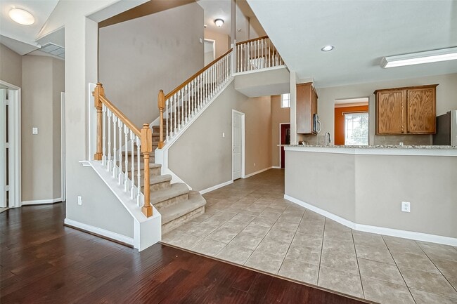 Building Photo - 2218 Falcon Knoll Ln