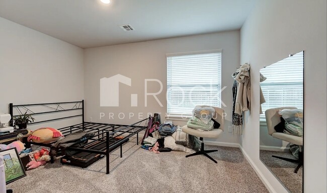 Photo - 4 Bedroom 2 Bathroom home with all appliances included
