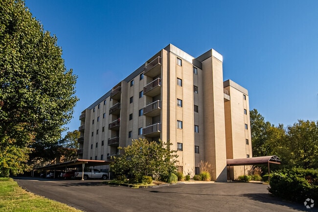 Building Photo - Regency Tower Rental