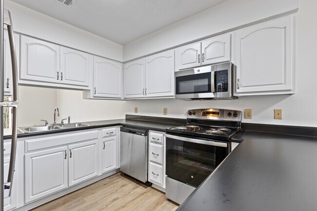 Photo - 463 Reede St