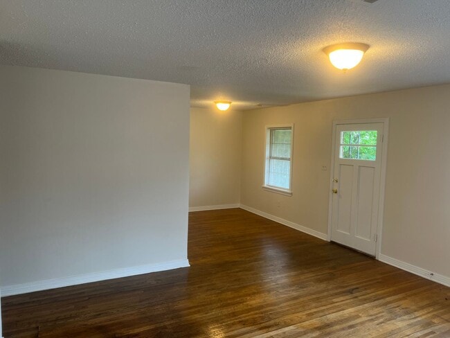 Photo - 3 Bed 1 Bath Home