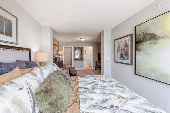 Photo - 11020 Yalta St NE