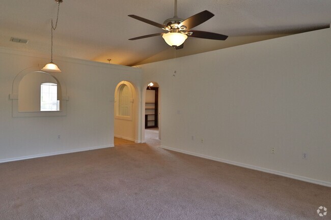 Building Photo - Amazing Lake Mary Neighborhood Rental