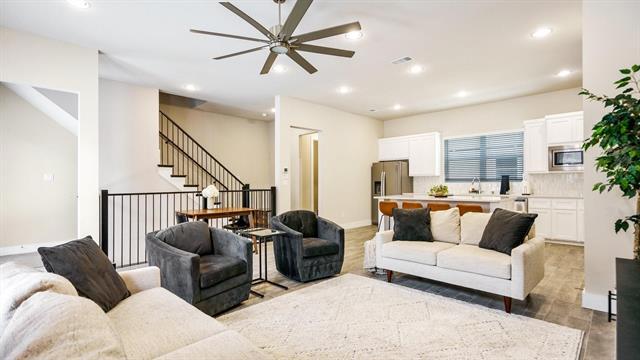 Photo - 2512 Carolwood Ln