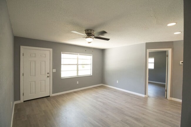 Photo - 7138 Oakwood Dr