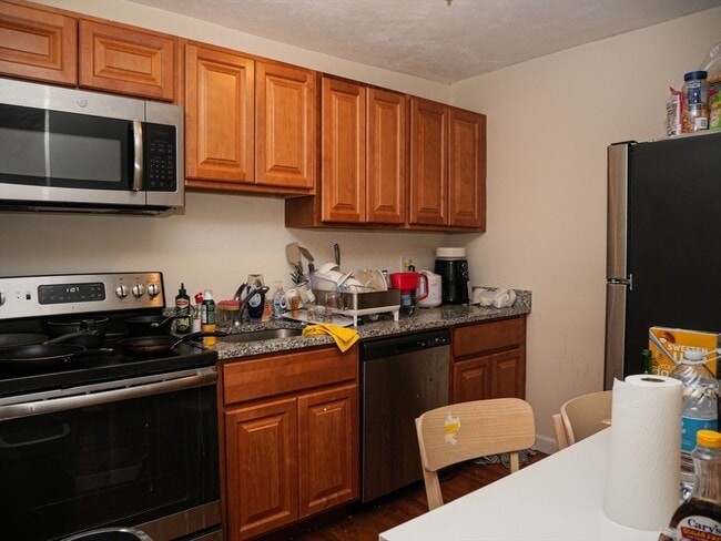 Building Photo - 1027 Commonwealth Ave Unit 11