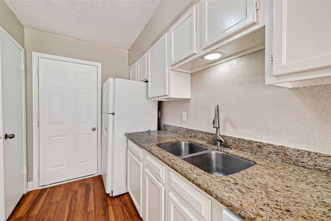 Photo - 13847 Cherry Hollow Ln
