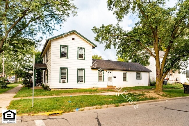 Building Photo - 229 E William St Unit 126 S Oak St Rental