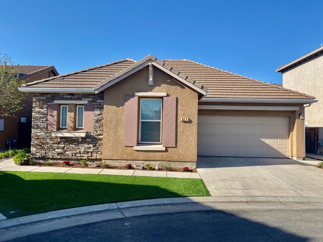 3/2 in North Clovis Gated Community - 3/2 in North Clovis Gated Community House