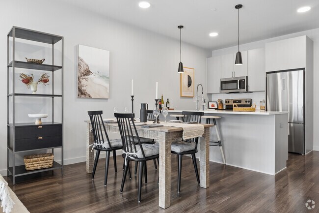 1BR, 1BA - 715SF - Dining Area and Kitchen