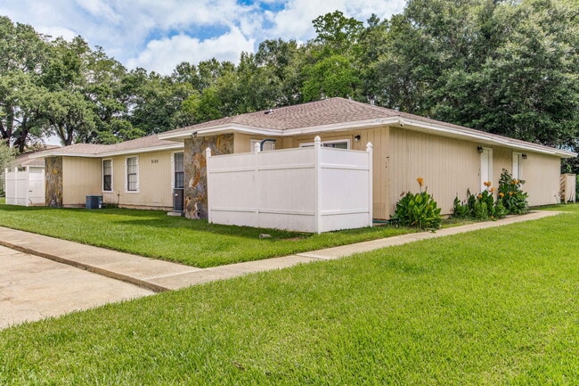 Building Photo - 8180 Stonebrook Dr Rental