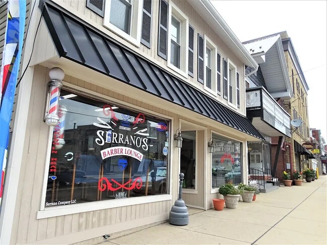 Building Photo - 125 E Main St Unit C