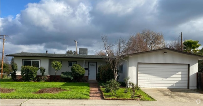 Building Photo - 2 Rooms Available in Spacious 4-Bedroom Ho... Rental