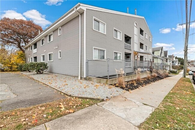 Building Photo - 132 Bennett St Unit Bennett Rental