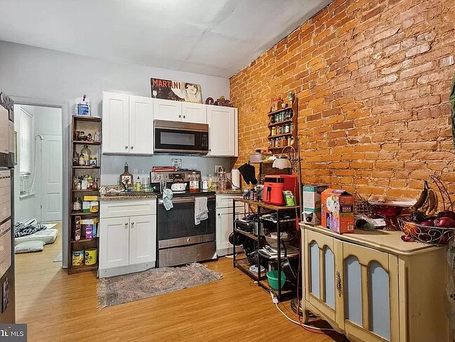 Photo - 1624 Edgley St