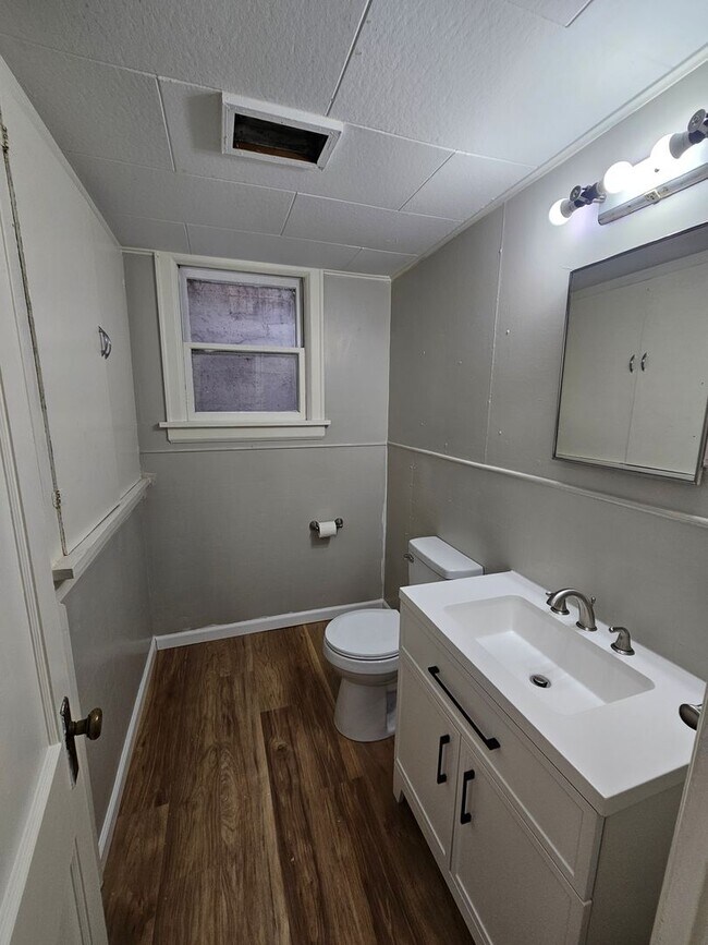 Photo - 303KENT Unit B