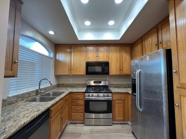 Photo - La Vista Condominiums: Upper 2 Bedroom 2.5...