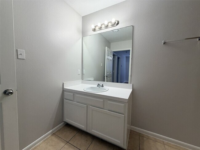 Photo - 6407 Waldron Dr Unidad A