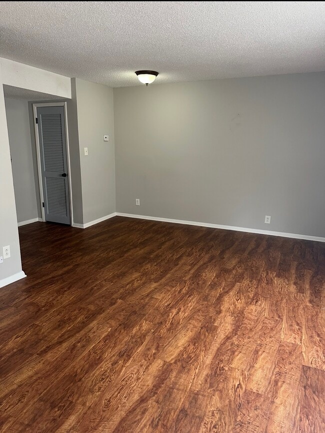 Photo - 820 Beacon Pky E Unidad D