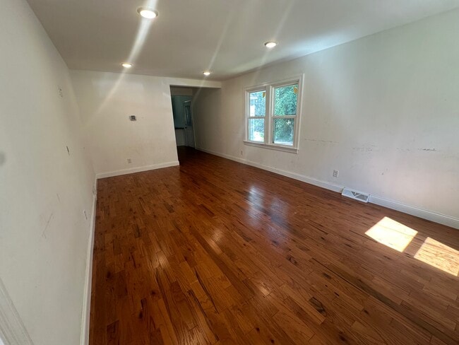 Photo - 35 Broderick St