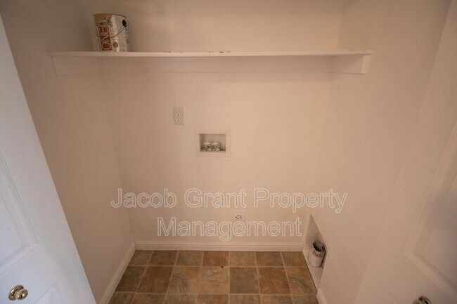 Photo - 975 Eve Dr