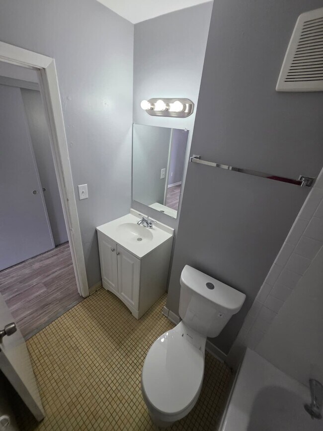 Photo - 1505 N West St Unit 224