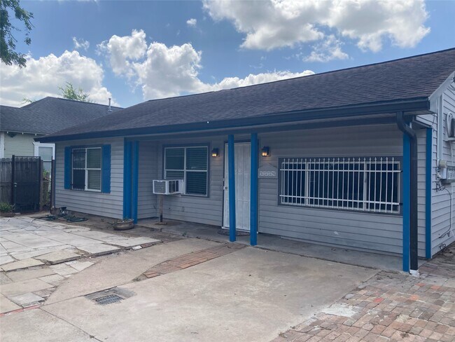 Photo - 1339 Idylwild St