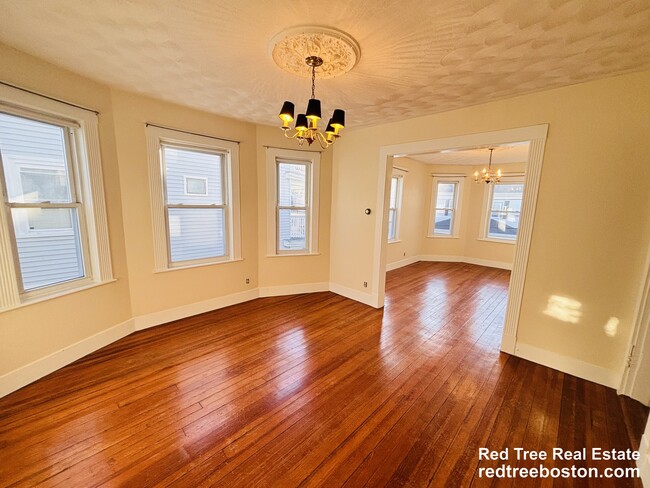 Photo - 39 Montfern Ave Unit 2