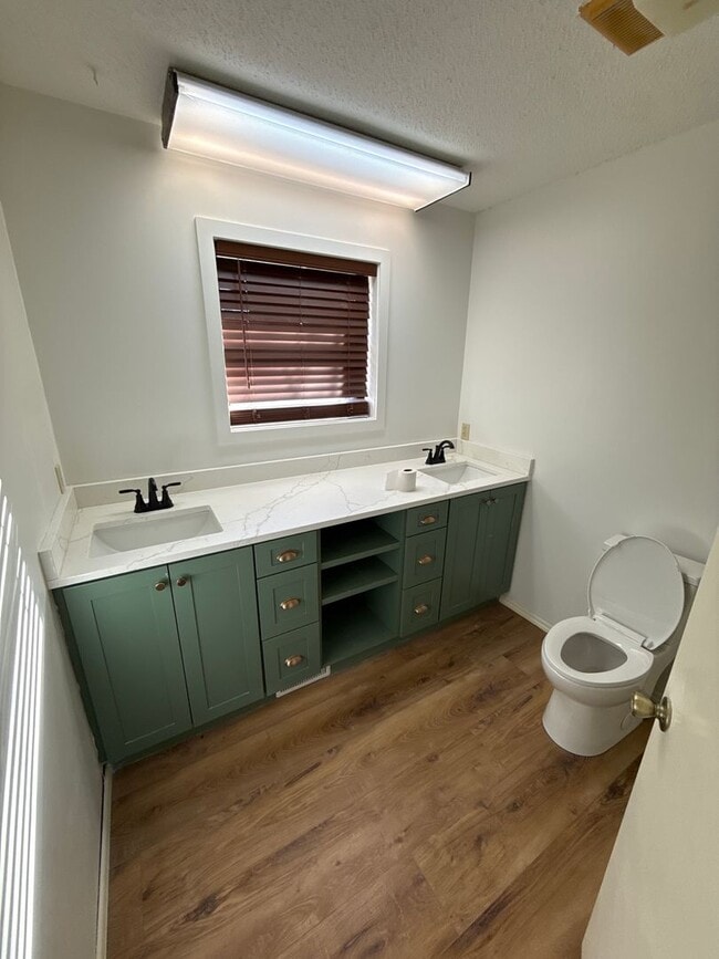 Photo - 185 Ridgeview Ln