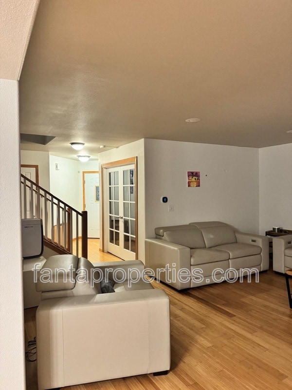 Photo - 320 Zillah Pl SE Casa