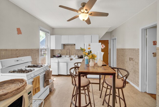 Photo - 2018 Pratt Ct Unit 2025-2026 Lease