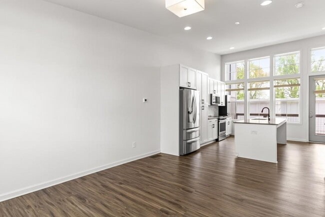 Photo - 916 Brees Ct