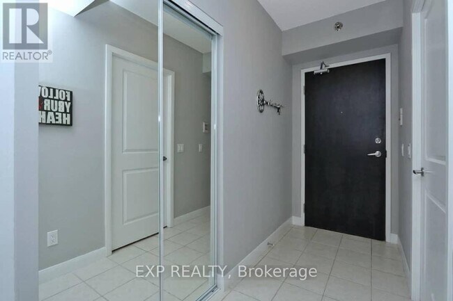 Photo - 235 Sherway Gardens Rd Unité 1211