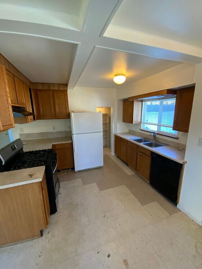 Photo - Available NOW!!! University Place HOME! 3bdr 2 bath