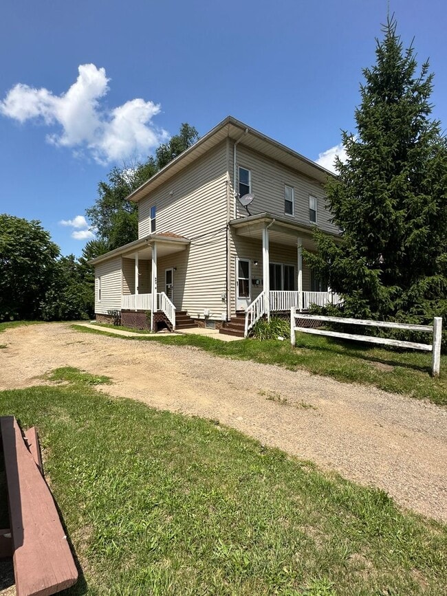 Building Photo - 504 N State St Unit Apt #A - Lower Left Side