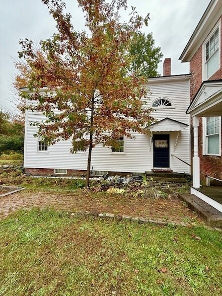 Photo - 1368 Main St
