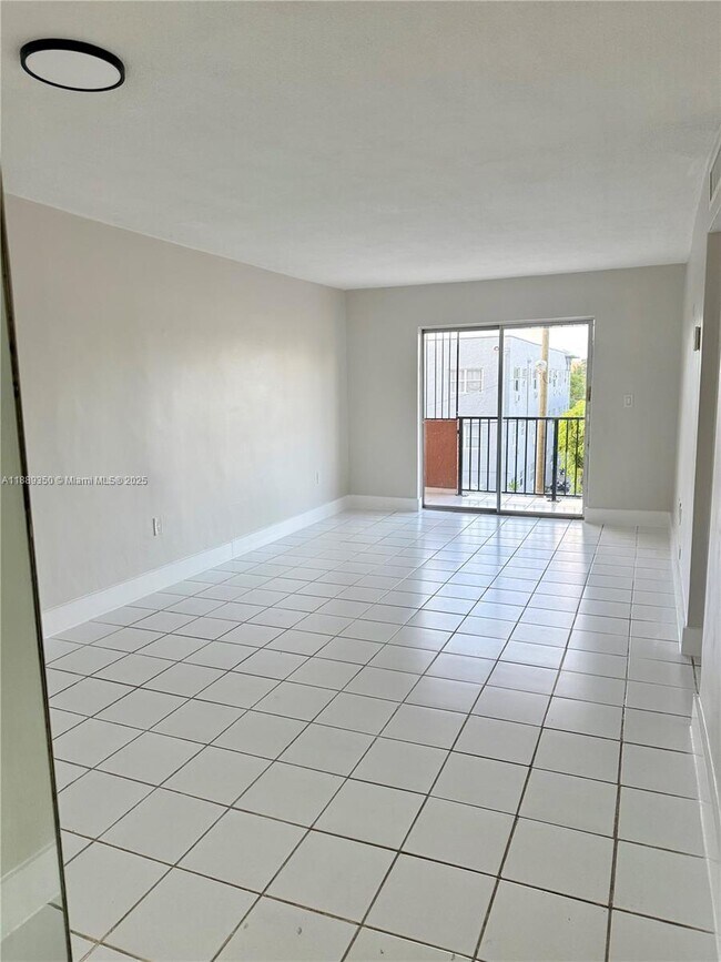 Photo - 677 SW 9th Ave Unit 309