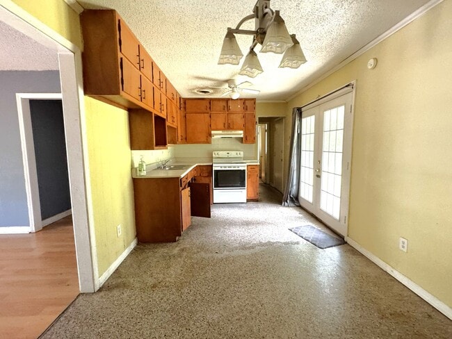 Photo - 654 Ynestra Dr