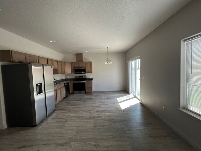 7170-7174 W Heritage Street