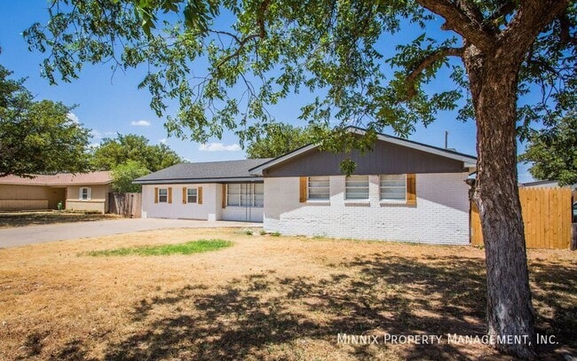 Photo - 924 Adrian St