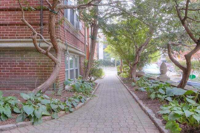 Photo - 1699 Cambridge St Unit 4