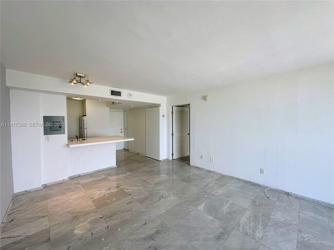 Building Photo - 2350 NE 135th St Unit 1501