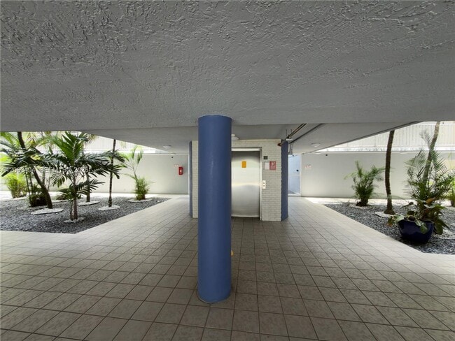 Photo - 8231 NW 8th St Unidad 2-504