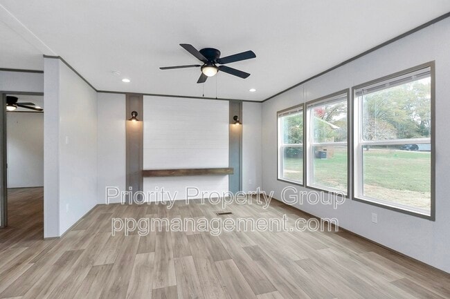 Photo - 112 Maudie Ln