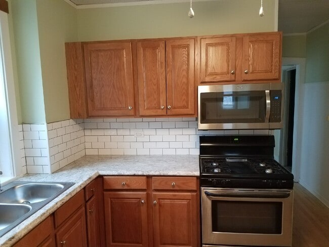 Building Photo - 624 Elgin Ave Unit 1