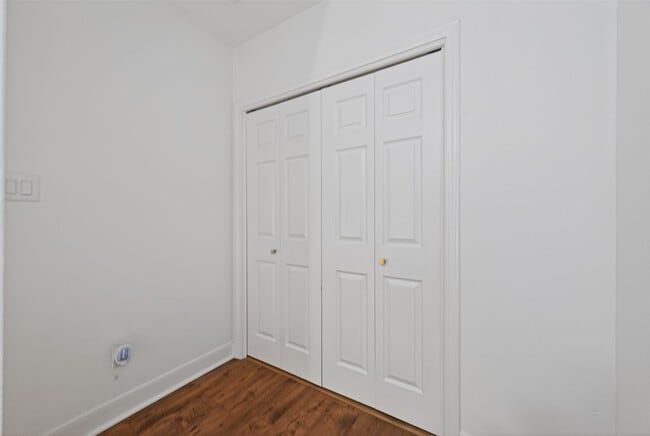 Building Photo - 2308 Bastrop St