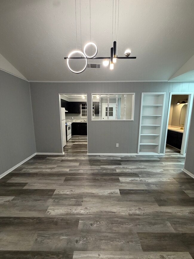 Building Photo - 1109 6th St